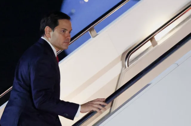 Samolot z Sekretarzem Stanu Marco Rubio zmuszony do powrotu